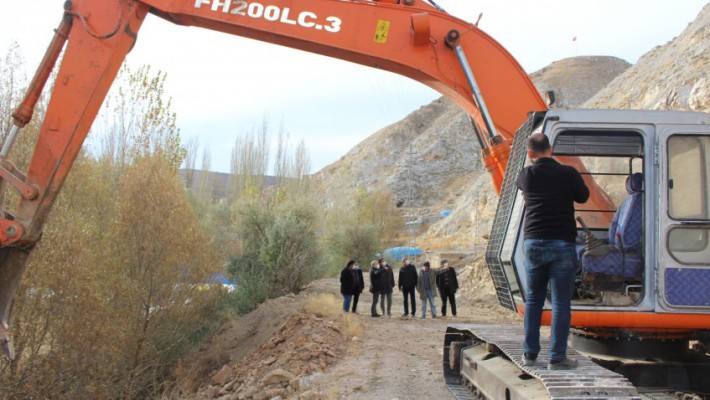 Belediye Başkanımız Ayhan ARSLAN sorunları olan vatandaşların taleplerini dinledi.